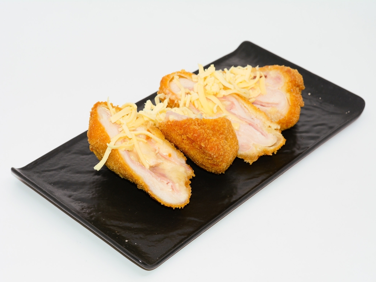 Sajttal-sonkával töltött csirkemell Sajttal-sonkával töltött csirkemell