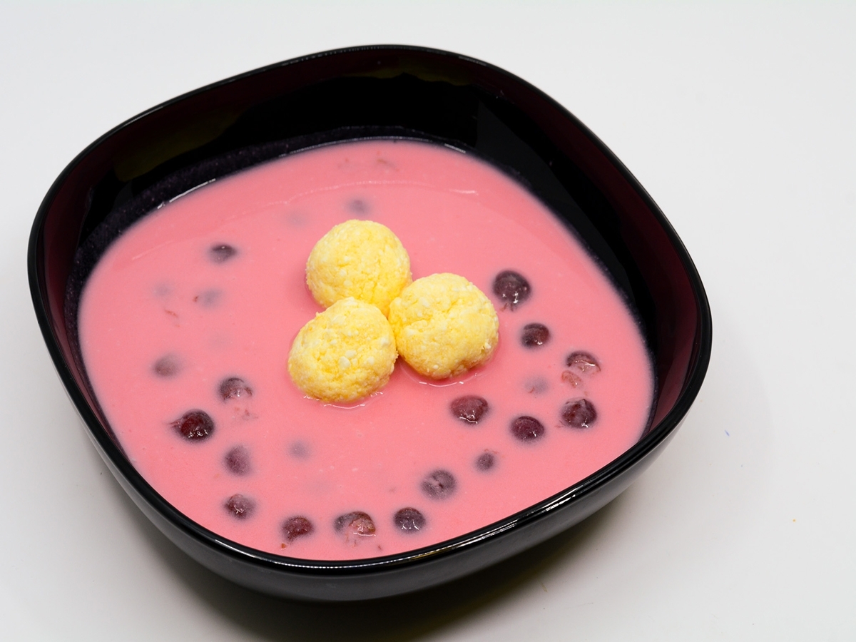 Hideg gyümölcsleves túrógombóccal Hideg gyümölcsleves túrógombóccal